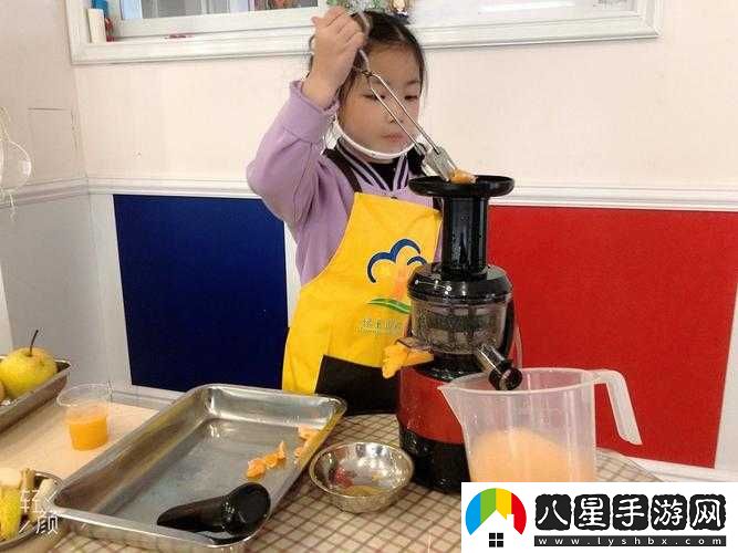 往小洞里放水果榨果汁會(huì)怎樣